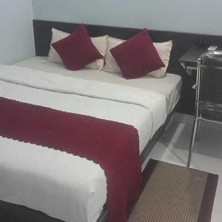 Hotel O Home Aditya Inn Suits Homestay Ayodhya Eksteriør billede
