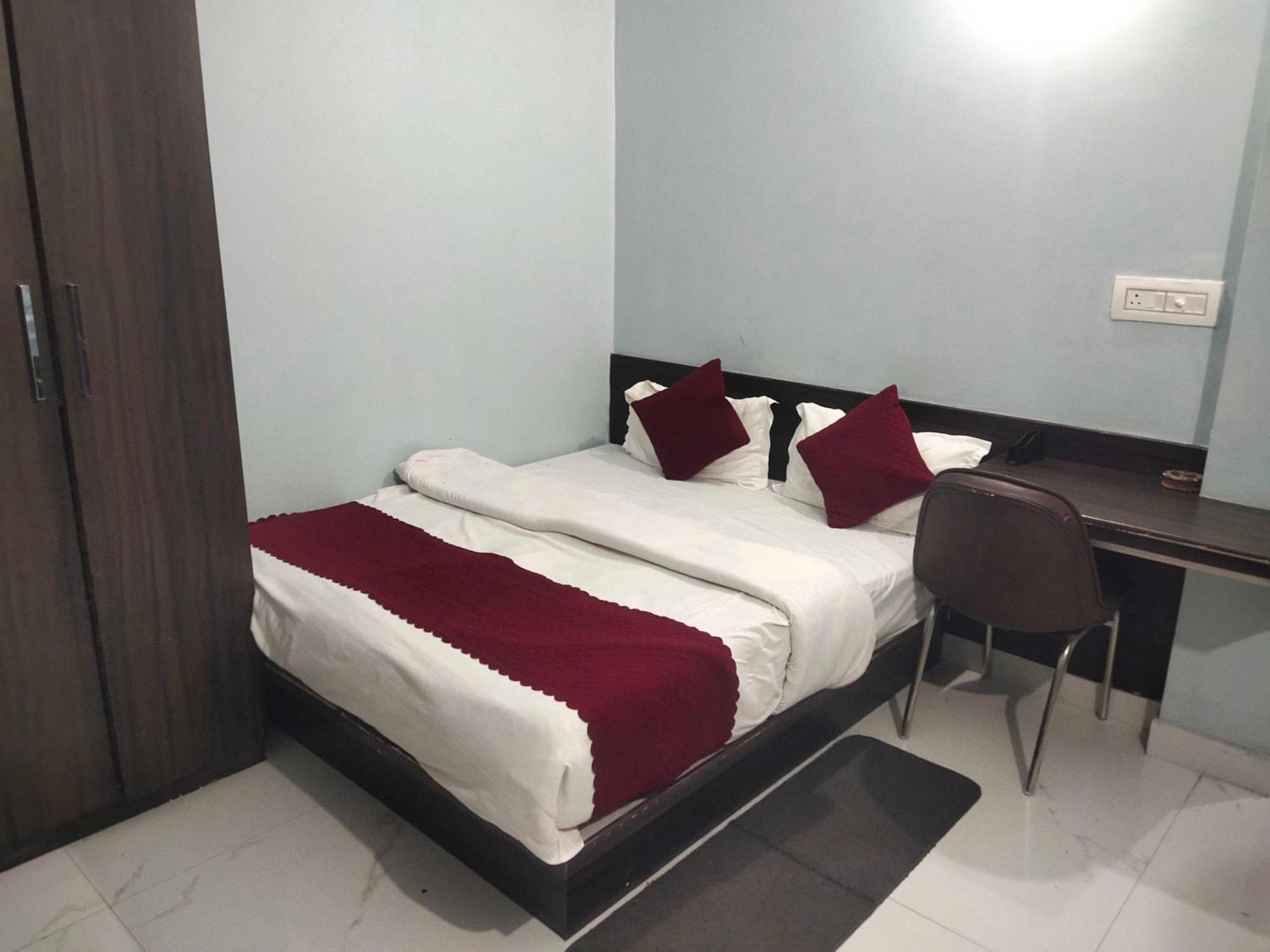 Hotel O Home Aditya Inn Suits Homestay Ayodhya Eksteriør billede
