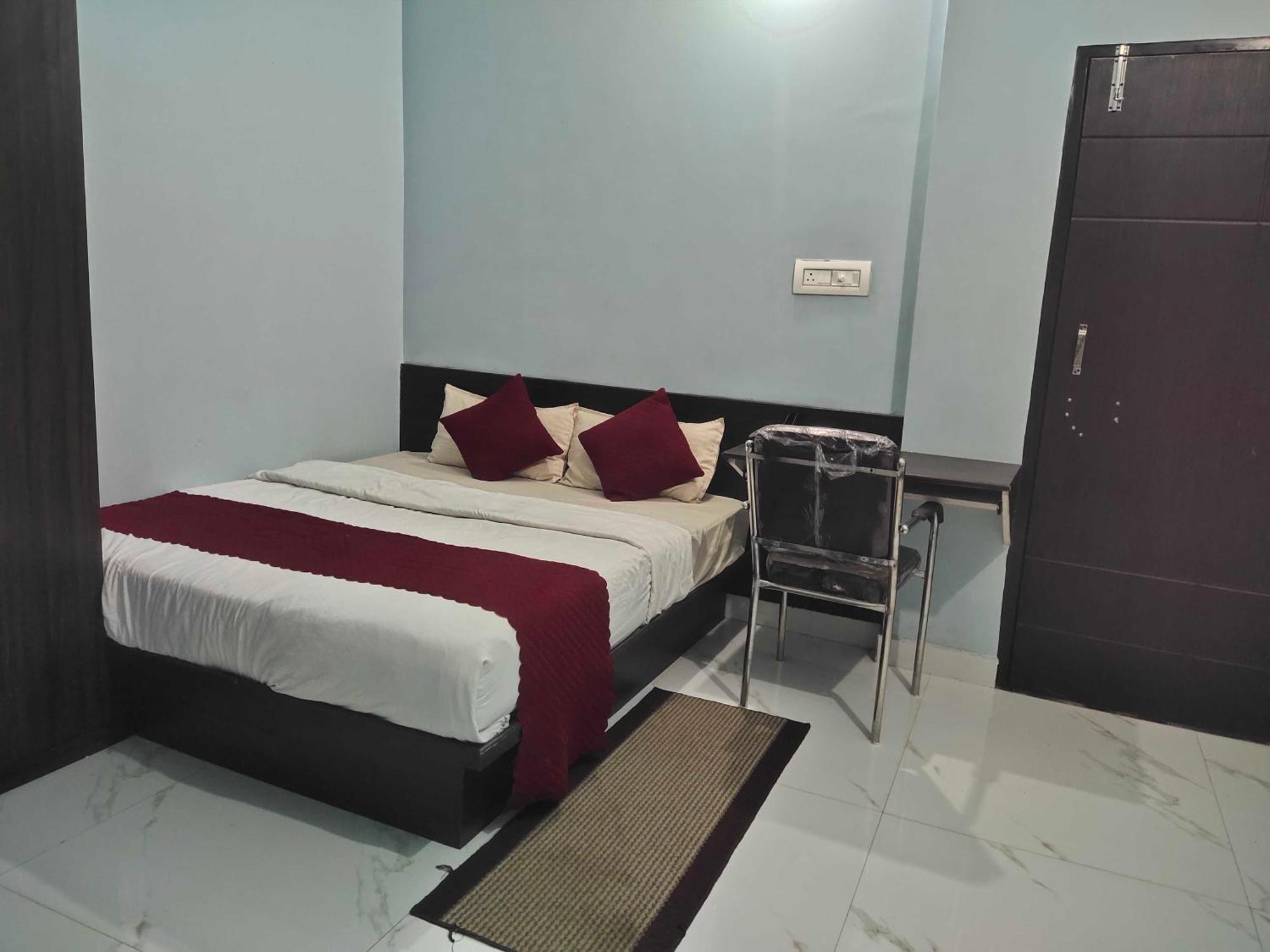 Hotel O Home Aditya Inn Suits Homestay Ayodhya Eksteriør billede